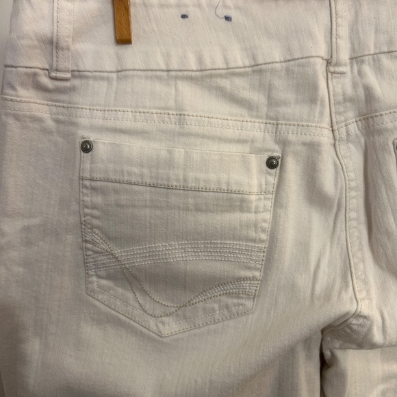 Reitmans Size 15 White Roll-Cuff Capri - Picture 8 of 11